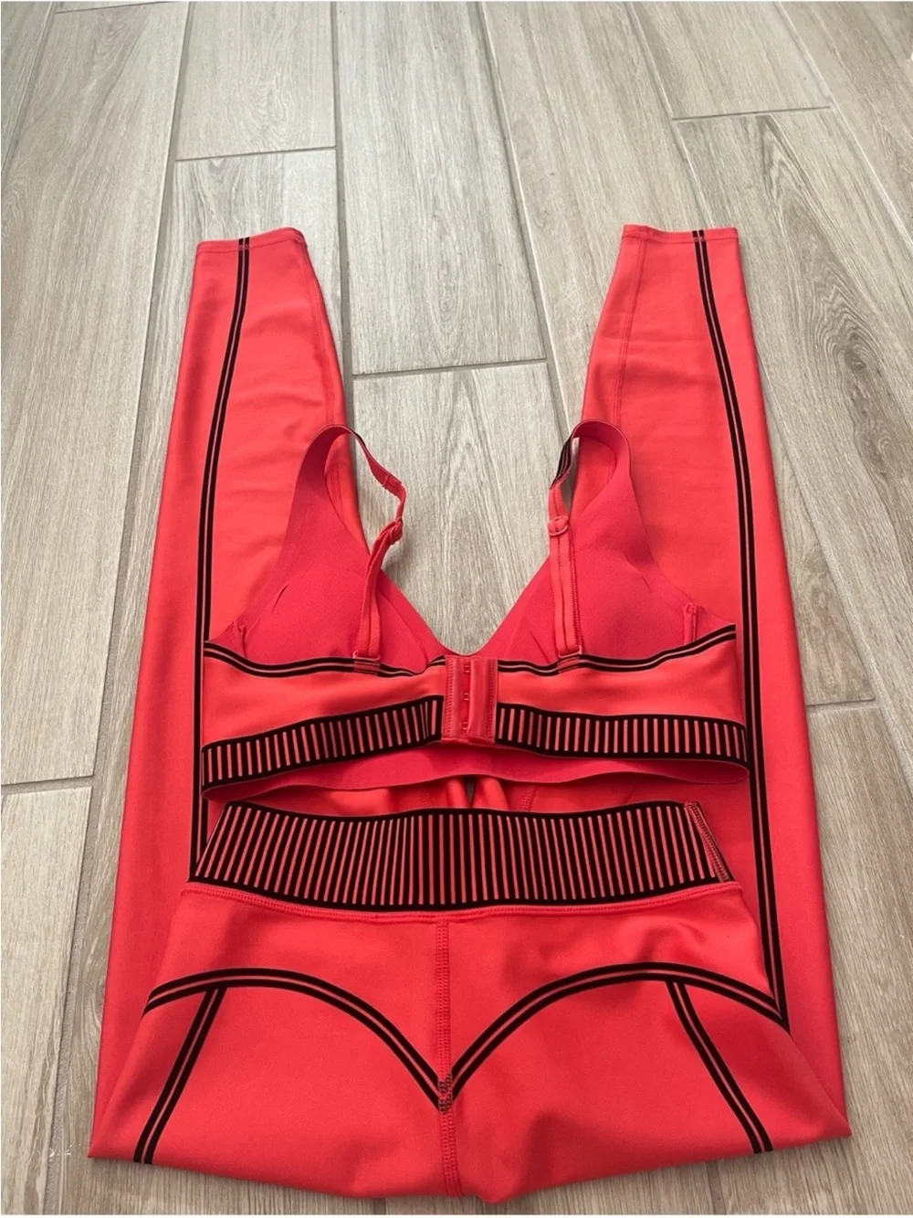 NWOT ALO Yoga Line Up Set Red Hot Summer High Waisted Leggings + Bra Sz XS 0-2